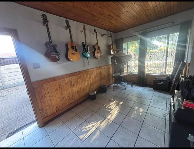 3 BEDROOM HOUSE FOR SALE IN VANDERBIJLPARK CE 2